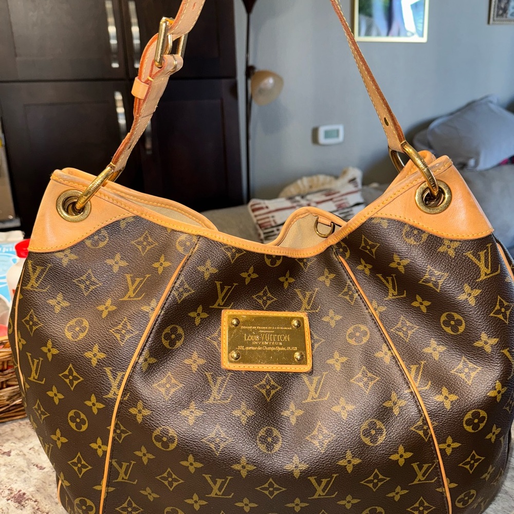 Louis Vuitton Galleria GM Monogram 🕊️